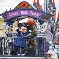 TDLで人気の期間限定「スプーキー“Boo!”パレード」、コワくて楽しいパレードの魅力を紹介 As to Disney artwork, logos and properties： (C) Disney