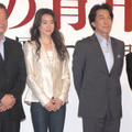 『象の背中』記者会見　左から井坂聡監督、今井美樹、役所広司、秋元康