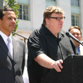 怖いもの知らずのムーア　L.A.市長の前でアメリカ政府をズバリ斬る！