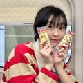 『梨泰院クラス』女優キム・ダミ、東京ばな奈を手に可愛さ全開！「ああ眩しい」【PHOTO】