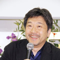『そして父になる』監督・是枝裕和／帰国会見 in 成田空港