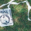川崎市 藤子・F・不二雄ミュージアムにて「Brigitte Tanaka」コラボアイテムを発売。「SAC COUVERTURE MANGA DORAEMON（サコッシュ）」（C）Fujiko-Pro