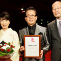 水谷豊＆伊藤蘭＆降旗康男・監督／『少年H』 in モスクワ国際映画祭 -(C) 2013「少年H」製作委員会／写真提供：朝日新聞出版