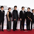 釜山国際映画祭レッドカーペット『愚か者の身分』©2025 映画「愚か者の身分」製作委員会