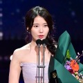 『おつかれさま』IUの受賞に母役のヨム・ヘランが感激！「自分がもらうより嬉しい」