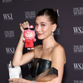 ヘイリー・ビーバーとラブブ Photo by Jamie McCarthy/Getty Images for WSJ. Magazine Innovators Awards