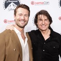 グレン・パウエル＆トム・クルーズ Photo by Greg Doherty/Getty Images for Paramount Pictures)