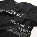 『トゥギャザー』公式グッズTOGETHER PHOTO TシャツB© 2025 Project Foxtrot, LLC 　