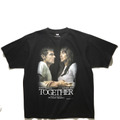 『トゥギャザー』公式グッズTOGETHER PHOTO TシャツA© 2025 Project Foxtrot, LLC
