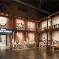 横浜赤レンガ倉庫店©Disney
