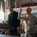 レイフ・ファインズとニコラス・ハイトナー監督『ザ・コラール 希望を紡ぐ歌』©GERONTIUS PRODUCTIONS LIMITED 2025