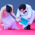レッドカーペットで転んでしまった『賢い医師生活』女優シン・ヒョンビン、助けてくれたMCに感謝のコメント