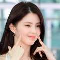 カンヌのレッドカーペットに降臨した女神ハン・ソヒ、“大胆ファッション”で観客の視線を釘付けに！