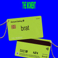 先着購入特典としてクレジットカード風“brat card”型キーチェーン