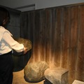 触れる岩「ホラーにふれる展 －映画美術の世界－」