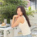 女優イ・ジュビン、花咲くテラスで美しさ全開！爽やかなカフェタイムに反響【PHOTO】