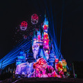 東京ディズニーランド初のドローンが夜空を舞う！9月終了人気キャッスルプロジェクション、感動のフィナーレ