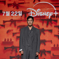 「殺し屋たちの店 2」© 2026 Disney and its related entities