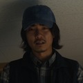 『見えない娘 THE INVISIBLES』生まれつき透明人間である三女・ひかり（鈴木凜子）と会話する学