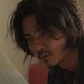 『見えない娘 THE INVISIBLES』フェリーの中で真剣に地図と向き合う学
