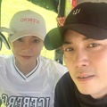 変わらぬアツアツぶり！チュ・サンウク夫妻、お揃いウェアで休日のゴルフデート【写真】