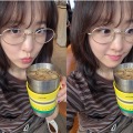 「コーヒーも喜んでる!?」女優パク・ボヨンのラブリーな魅力全開のカフェイン補給ショット【写真】