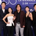 チョ・インソン チョ・ヨジョン、イ・チャンドン監督、チョン・ドヨン　ソル・ギョング　ベネチア国際映画祭　写真：REX/アフロ