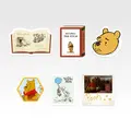 K賞 〈100エーカーの森〉フレークステッカー／© Disney. Based on the“Winnie the Pooh”works by A.A. Milne and E.H. Shepard.
