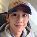 「本当にアラフォー!?」チョン・ヘイン、“少年美”あふれるキャップ姿にファン悶絶【写真】