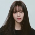 TWICEジョンヨンがガラリと大変身！“女優オーラ”漂うシックな新プロフィール写真を披露【写真】