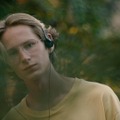 『Blue Heron／ブルーヘロン』© 2025 NINE BEHIND PRODUCTIONS LTD. BODDAH RIOTFILM KFT.