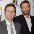ハリウッド映画祭に出席したアフレック兄弟　-(C) Getty Images/AFLO