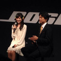 左：タレント 優希美青　右：ボーズ株式会社 代表取締役社長 挽野元氏