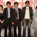 『椿三十郎』完成披露記者会見にて（左から）角川春樹、鈴木杏、松山ケンイチ、織田裕二、豊川悦司、中村玉緒、森田芳光監督