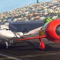 エル・チュパカブラ（通称エル・チュー）と日本代表飛行機・サクラ／『プレーンズ』 -(C) 2013 Disney Enterprises, Inc. All Rights Reserved.