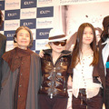 「Dream Power ジョン・レノン スーパー・ライヴ」記者会見。左から斉藤和義、樹木希林、オノ・ヨーコ、LOVE PSYCHEDELICOのKUMIとNAOKI