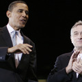 2月4日、バラク・オバマ氏の応援演説をするロバート・デ・ニーロ　-(C) Reuters/AFLO