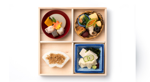月替わりで入れ替わるメニューが季節を映し出すのが楽しみな「松花堂弁当」（2,800円）