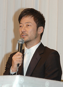 『モンゴル』記者会見　浅野忠信