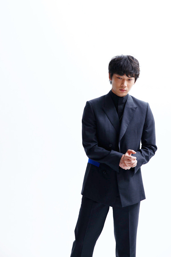 綾野剛『白ゆき姫殺人事件』／PHOTO：Nahoko Suzuki