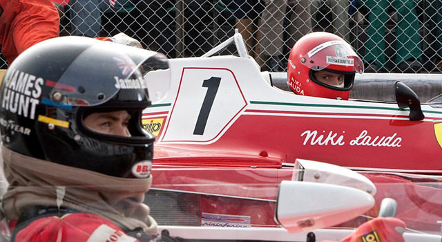 左からマーク・ハント＆ニキ・ラウダ／『ラッシュ プライドと友情』-(C) 2013 RUSH FILMS LIMITED/EGOLITOSSELL FILM AND ACTION IMAGE.ALL RIGHTS RESERVED.