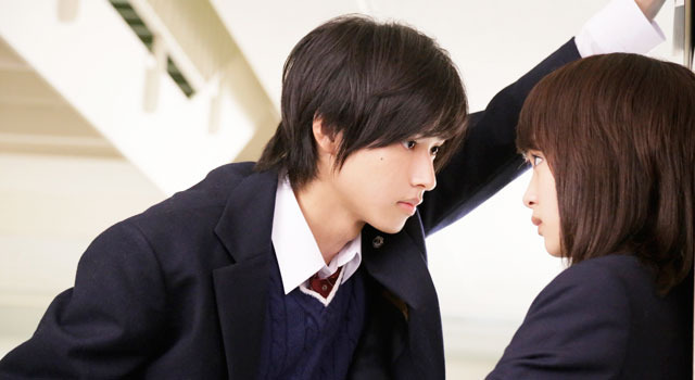 剛力彩芽＆山崎賢人の“壁ドン”シーン／映画『L・DK』  -(C)2014「L・DK」製作委員会