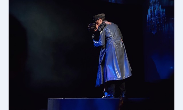 宮本亜門が演出した、ドン ペリニヨンの「Dom Perignon Rose Vintage 2003 DANCING SPIES」のショー