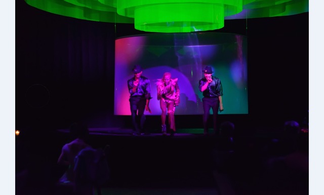 宮本亜門が演出した、ドン ペリニヨンの「Dom Perignon Rose Vintage 2003 DANCING SPIES」のショー