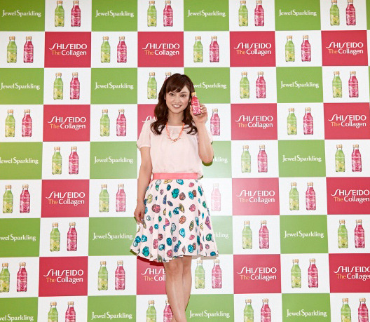 平愛梨とYUKA（moumoon）／ドラマ「10日間で運命の恋人をみつける方法」（dビデオ） -(C) BeeTV