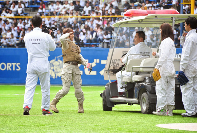 『THE NEXT GENERATION パトレイバー』主演・真野恵里菜／「千葉ロッテマリーンズ VS 福岡ソフトバンクホークス」戦・始球式