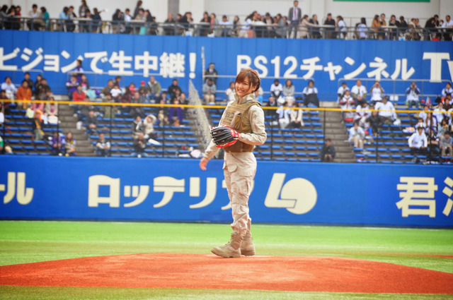 『THE NEXT GENERATION パトレイバー』主演・真野恵里菜／「千葉ロッテマリーンズ VS 福岡ソフトバンクホークス」戦・始球式