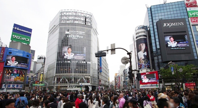 渋谷の街頭ビジョンをジャックしたジョニー・デップ／『トランセンデンス』　(C)2014 Alcon Entertainment, LLC. All Rights Reserved.