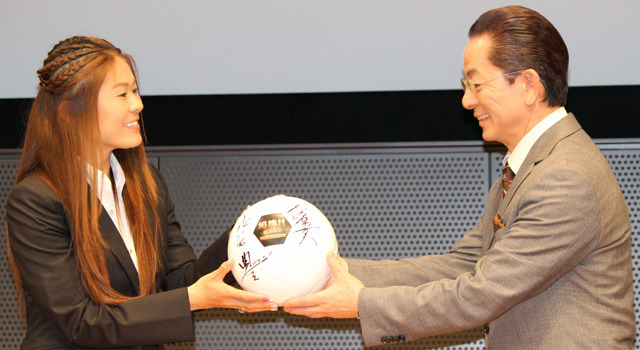 水谷豊＆澤穂希（女子サッカー日本代表）／『相棒-劇場版-III-巨大密室！特命係 絶海の孤島へ』特別試写会