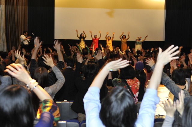 『スチューデント・オブ・ザ・イヤー 狙え！No.1!!』マサラディスコ上映会